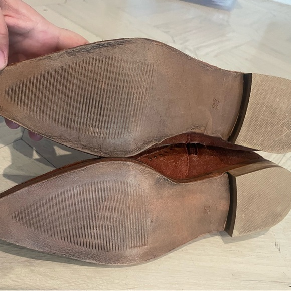 Like new free people suede booties. Size 37 - Picture 3 of 4